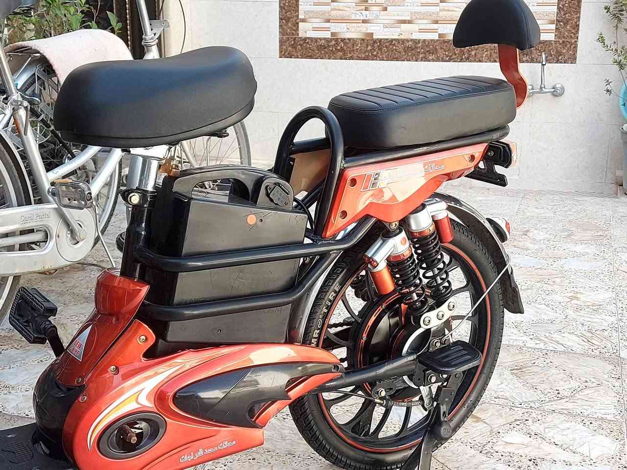 السلام عليكم. بايسكل حجم 20.نضيف جدا فول مواصفات خمس بطاريات.السعر 385 الف بايسكل جديد. ***********.شراي خابر او خاص
