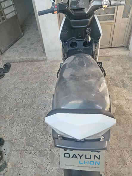 دراجه بطاريه ليثيوم ملف ٢٨٠٠ سرعه ٩٠ كيلو وتمشك ٩٠ كيلو متر مستعجل على بيعها دبل بصمه تحكم عن بعد سعر مليون ٣٠٠ رقم واتساب ***********
