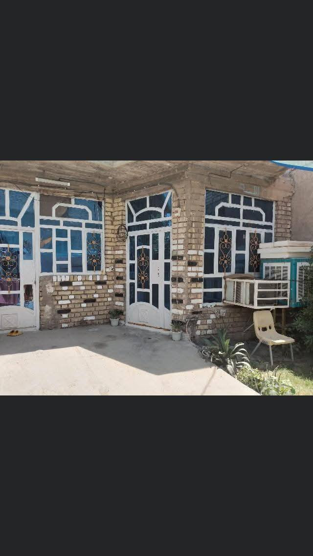 #عرض_للـبـيـع
دار سكن للبيع مساحته 128م (6* 21)م طابق واحد يحتوي على صاله ومطبخ وصحيات وغرفة نوم وحولي ومنور الارضيه بورسلين والدار له مدخلين وكراج سياره بناء طابوق 🧱 
العنوان: بغداد- أبو غريب - خرنابات - مقابل مجمع الزيتون السكني 
السعر / 100 مليون وبيه مجال 
للأستفسار أكثر يرجى الأتصال على الارقام التاليه
***********
***********
