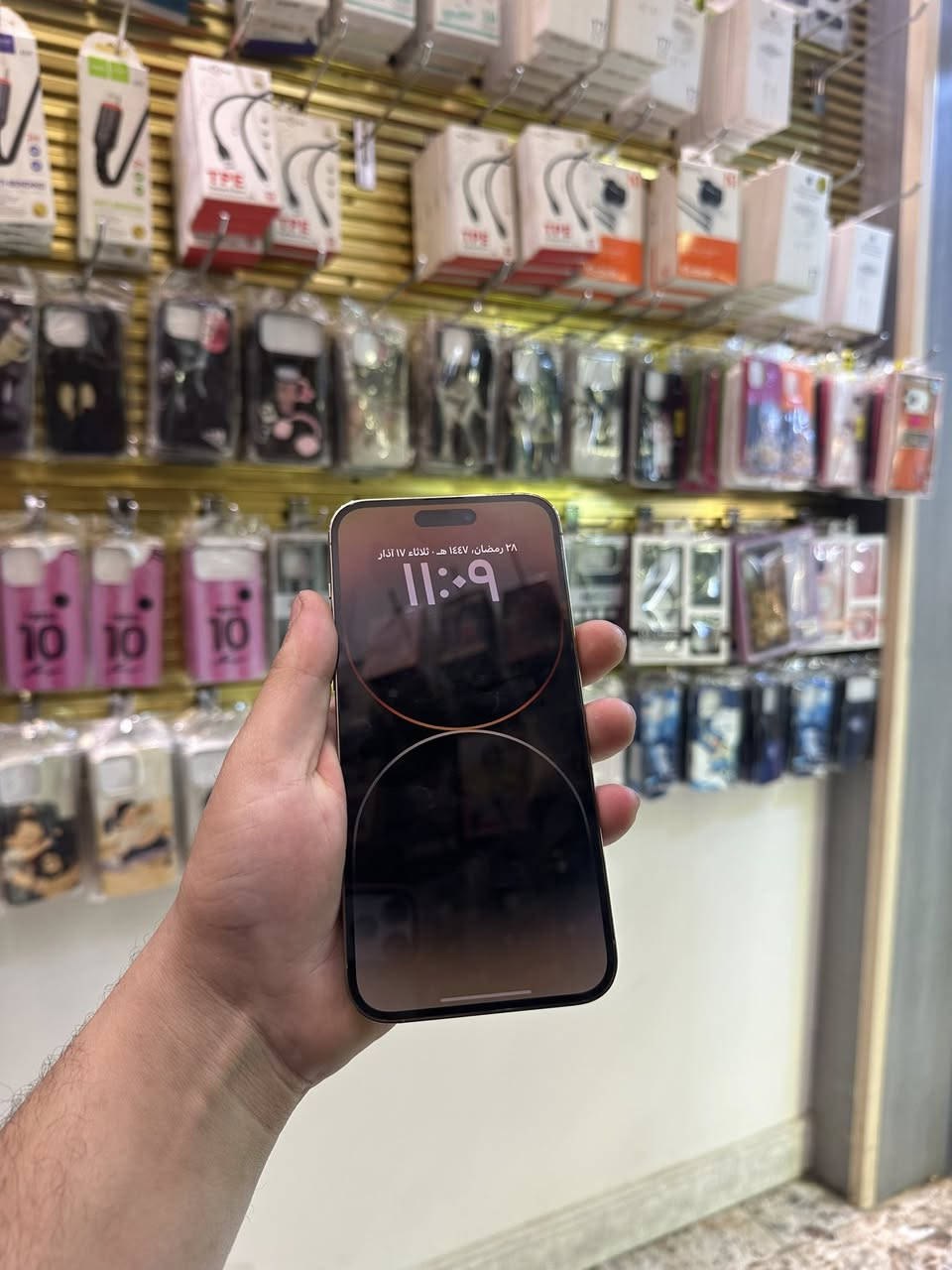 يالله ❤️
ايفون 14 برو ماكس 
ذاكره 256
بطاريه 100
الجهاز نضيف فوللل شخط ما بي عربي 
فقط البطاريه اصليه والباقي ضمان 
للبيع او مراوس بايفون السعر 790الف 
للتواصل ***********. ***********
