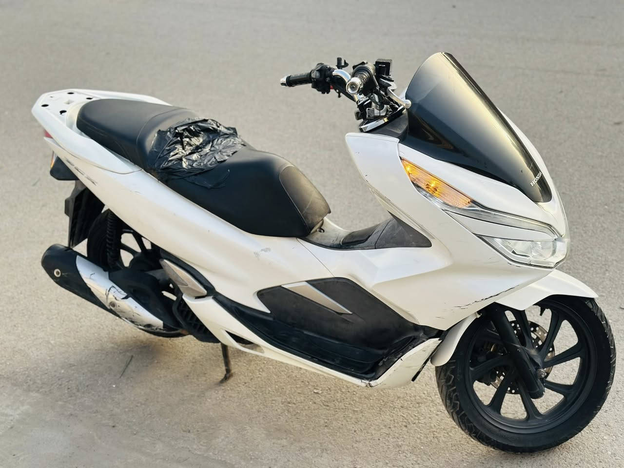 السلام عليكم دراجه pcx جيل الثالث ماليزي بيه ملاحظات بل كفرات والمكينه مكفوله كفاله عامه 
حساس ازدحام كله شغاله دراجه
السعر 13
مكاني بغداد مدينه الصدر
***********
