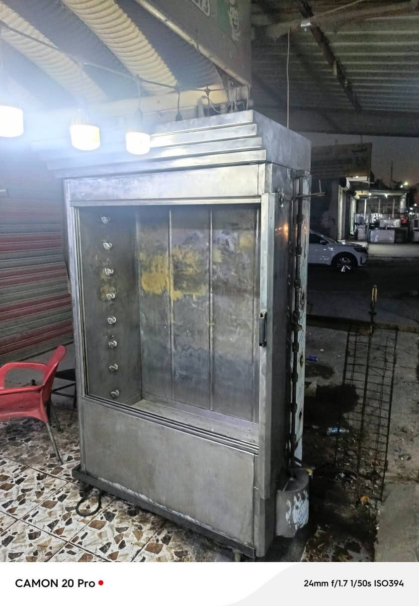 السلام عليكم للبيع شويات سوري اصلي مبطن ام العثمانية شيش السعر 350 ألف وبيها مجال  بصيط العنوان بغداد اليوسفية القصرالاوسط رقم الهاتف ***********
