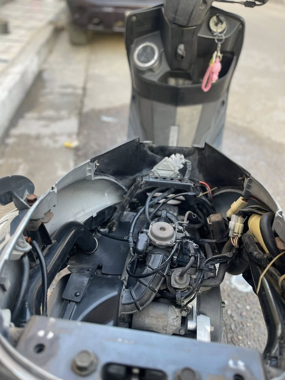 السلام عليكم ثعلب رمبه رمبه رمبه مصارله هواي منزلهه دبل امامي جديد تاير خلفي جديد ادامه كلجات وبيها كلج خلفي رياضي بلادي مكينه مكفوله كفاله عامه الدراجه كلهه بلاديه نكره سلف امانه الله مكينه بلكارتون بس ذاك اليوم رادو يبوكوها وكاسرين الاستيرن والجوزه ويتصلحن (ميحتاج تبديل) بس مالي خلك اسويهن السعر 750 وبيها مجال مكاني الشعب حي البساتين ***********💗
