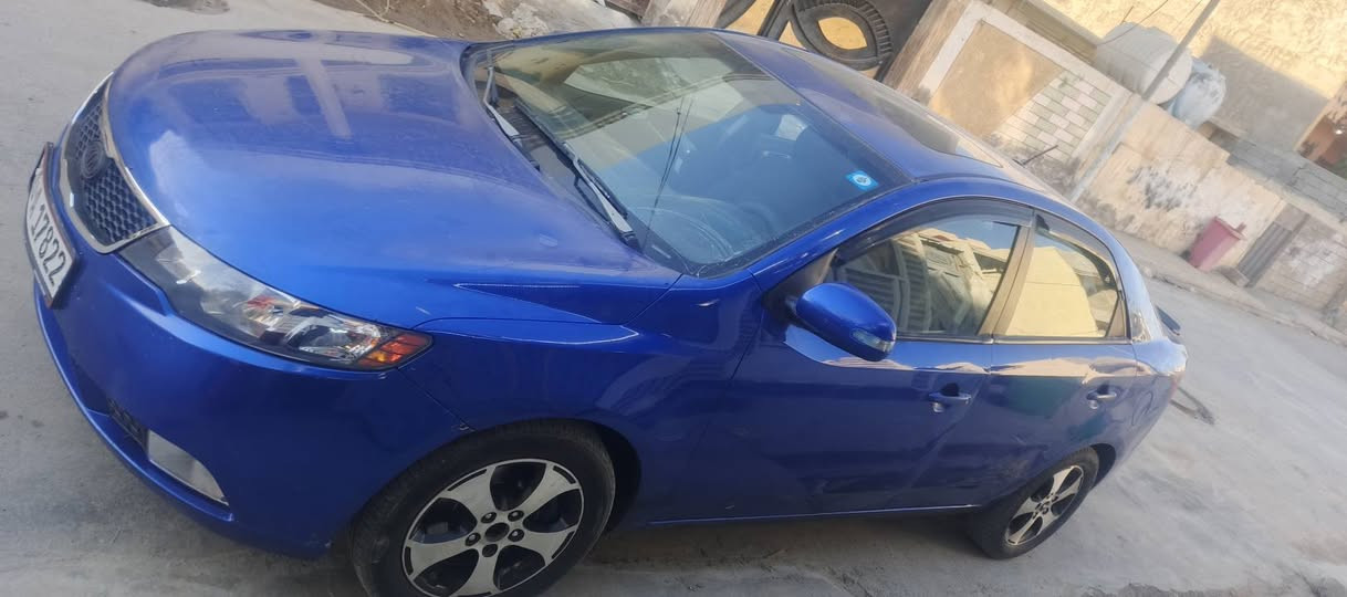 فورتي ٢٠١٠ مكينه ٢٠٠٠
رقم ديالى السعر ٨٥ وبيه مجال

بيه جامرلغ خلفي صبغ وبالباب صبغ قليل بدون ارباك ***********
