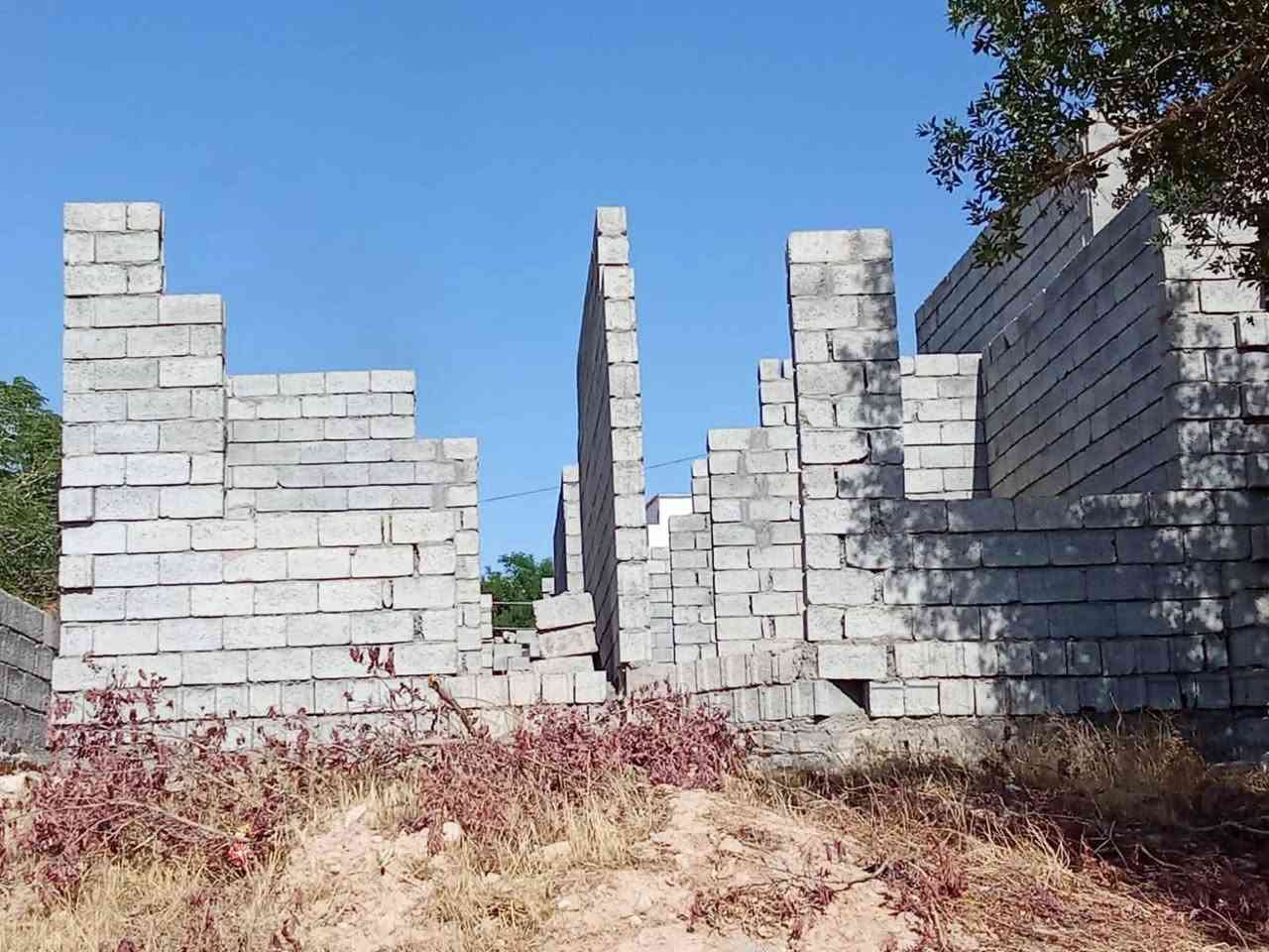 هيكل البيع خلف الذاعه مساحه 150متر ***********
