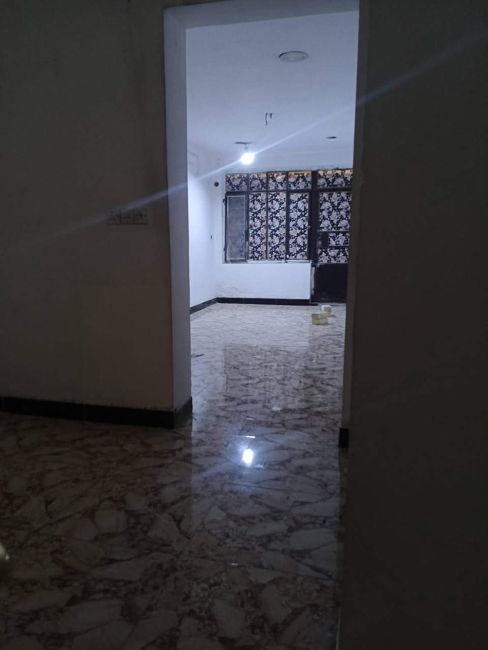 مشتمل للايجار مساحه 40م في 120 ايجاره 350ااف  ***********
