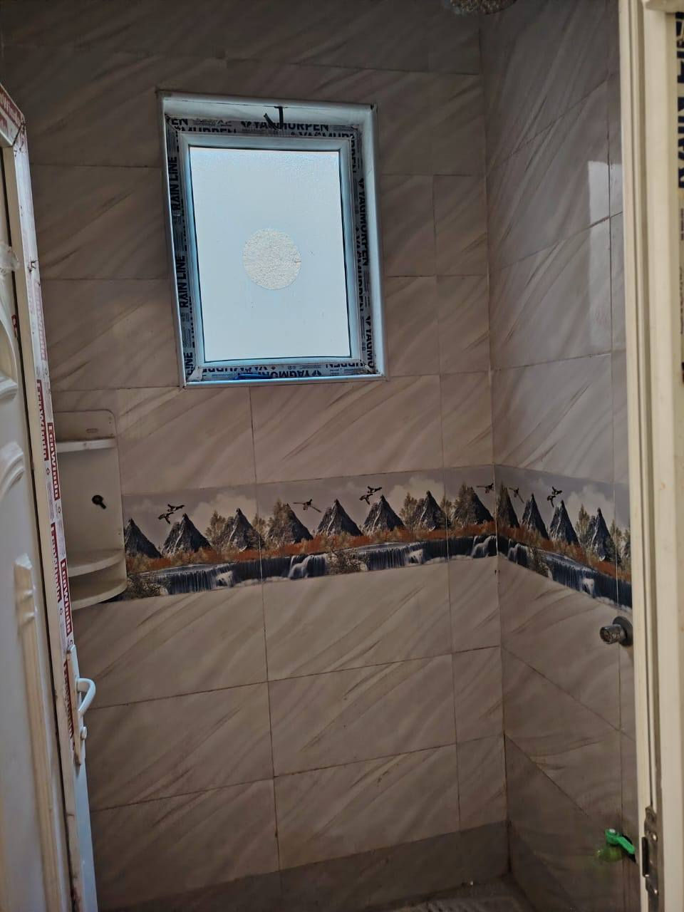 #بيت. للبيع 
📐 المساحة: ٥٠ متر
🏠 البناء: طابقين مع بيتونة كبيرة
يتكون من:
مدخلين
استقبال
مطبخ
حمام
غرفتي نوم
📄 الطابو: زراعي سند ٢٥
📑 تنازل شركة + إقرار محكمة
💰 السعر: ٧٨مليون. 
📍 العنوان: بغداد – الدورة – البوعيثة – مجمع السلطان الرابع
📌 قريب من المدارس
📞 للاستفسار:***********
