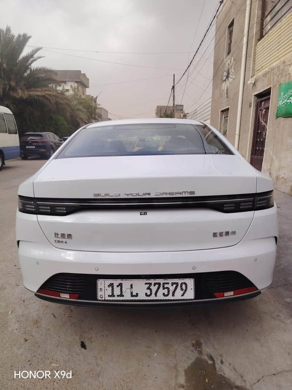 المواصفات:

* شاشة كبيرة

* شاشة عدادات

* كير ماوس

* مثبت سرعة

* تحكم من الستيرن

* كامرة دوارة

* بصمة + كارت دخول

* وباقي المواصفات المعروفة بالسيارة

إضافات السيارة:

* مصروف عليها 3 ورقات فوق سعرها

* أرضيات حوضيات نوع 5D

* غلاف ستيرن

* تغليف كشنات

* أرضيات كاربت فوق الحوضيات

* شاحن سريع غير الأصلي المرفق مع السيارة

* محدثة إلى آخر إصدار

* برامج كاملة (ويز، واتساب وغيرها)

* متجر متكامل لتنزيل البرامج والتطبيقات

السيارة خير من الله ومفولة، جاهزة للاستخدام مباشرة.

📍 الموقع: بغداد – بغداد جديد 

🚗 ا كم (اربع آلاف فقط)


**إذا كنت صاحب هذا الإعلان وتريد حذفه لأي سبب، رجاءا أرسل رسالة إلى الدعم الفني**
