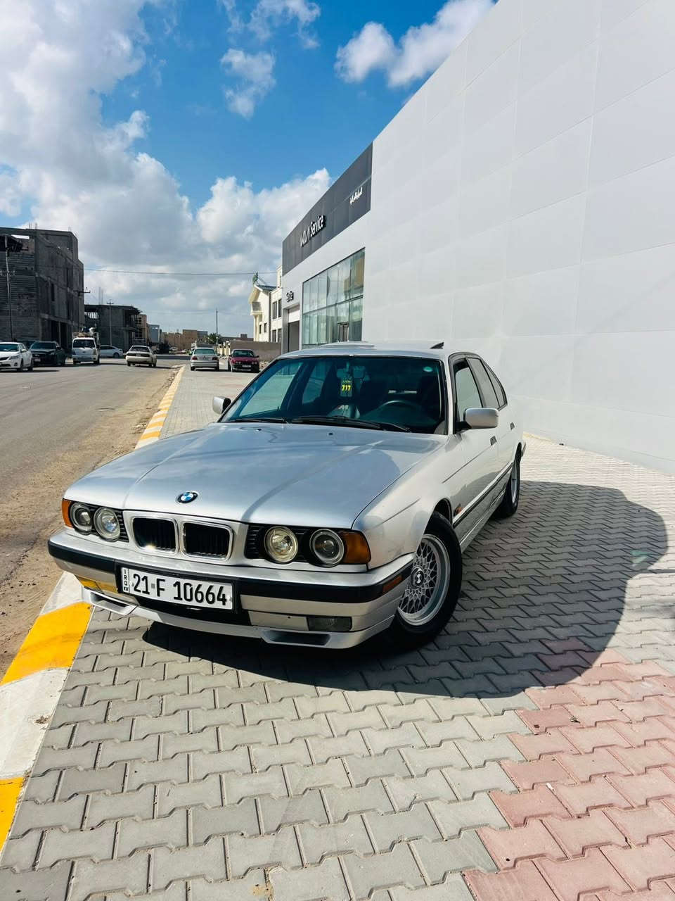 السلام عليكم 
للبيع بي ام 525موديل 1991 محرك مسكر شرط كير وتماتيك شرط صدر امامي خلفي جديد تخم تاير جديد  بجم عريض سلايت طكتين رقم سليمانيه بسمي شرط التحويل
ثاني يوم سنويه 2031 تبريد جام كهرباء غرفه جديده 
السياره جاهزه كهربائية ومكانيك كل شي تمام 
السعر 68 وبيه مجال مكاني تكريت 

‭0774 353 6343‬

‭0783 866 3937‬
