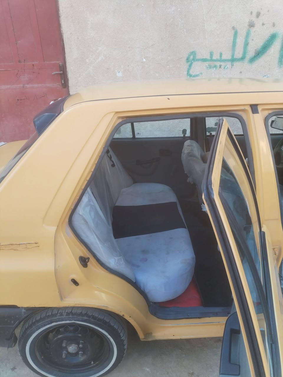 سلام عليكم  سايبه للبيت موديل15 مصفره هيه وغرامات سنويه باسمي كير ومحرك مكفولات برغي مناقصهن ترايها يخبل  سياره كبل لشارع بيع مستعجل سعر 26 وبيها مجال بصيط تواصل عل رقم/***********
