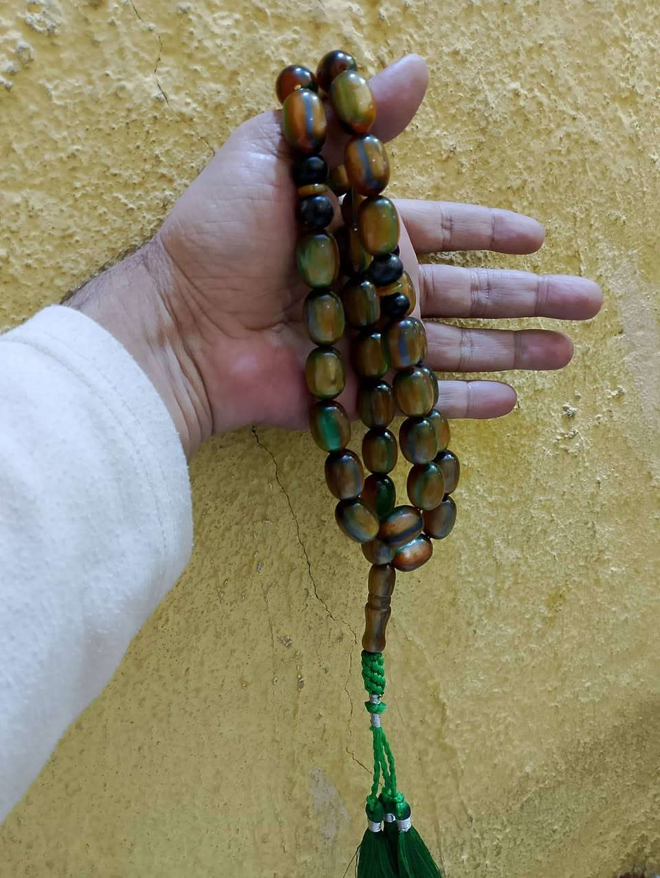 سبحه قديمه بيها 6خرزات قديمات
وخرزتين رصاصيات للمهتم واتساب ***********
