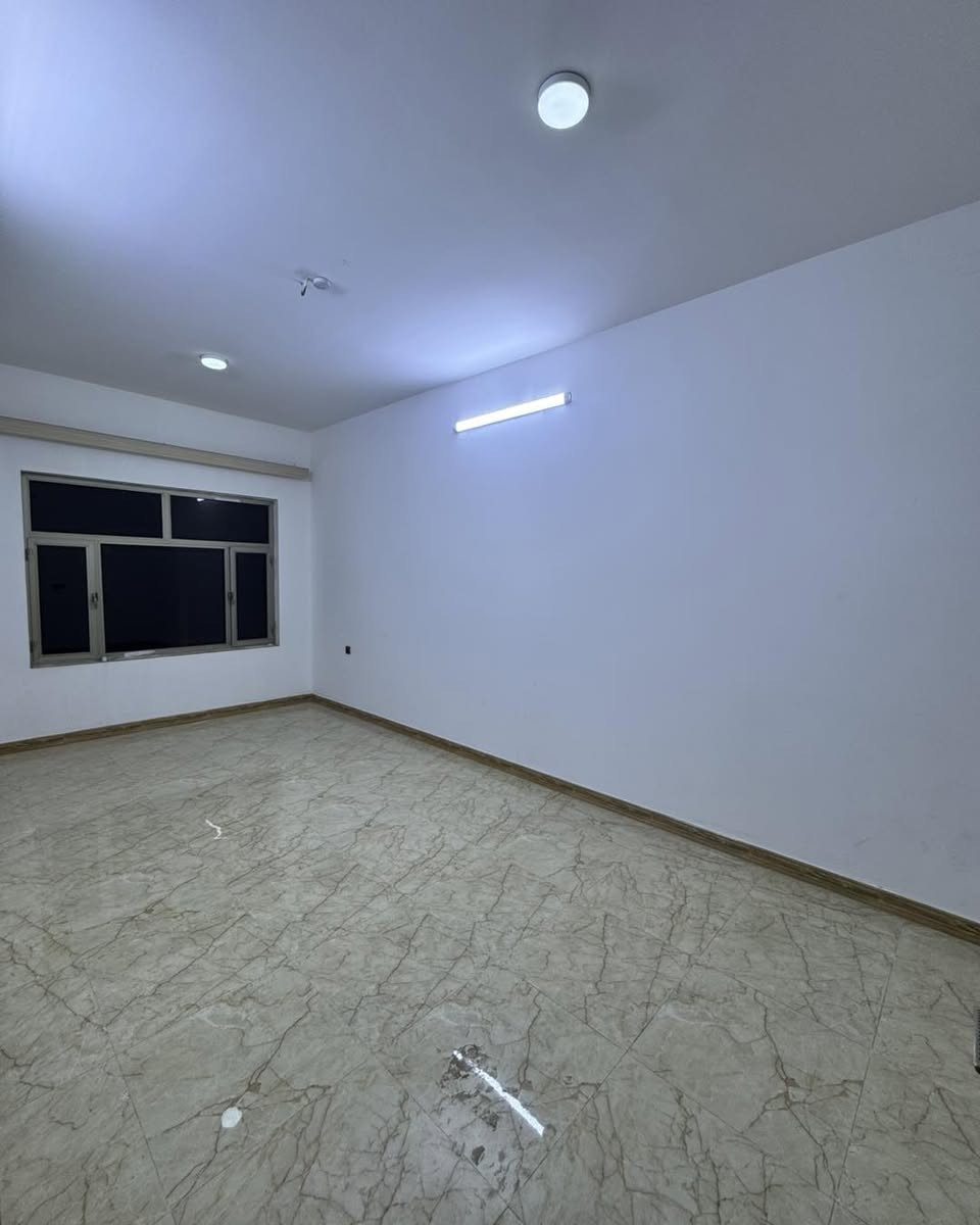 منزل للايجار في البراضعية
• المساحة: 180 متر مربع.
• التصميم: طابقين (ملائم جداً للسكن العائلي).
• التفاصيل الداخلية:
• 5 غرف نوم.
• صالة واسعة.
• غرفة استقبال.
• مطبخ.
• الملحقات: كراج سيارة.
• بدل الإيجار: 1,500,000 دينار عراقي شهرياً

تواصل الآن واحجز موقعك الاستثماري
الرضوان للاستثمار والتطويرالعقاري
Alrdwan Real Estate Investment
📞***********
📞***********
📞***********

بيع • شراء • إيجار • استثمار • إدارة أملاك

📌 رقم الإعلان: 45
━━━━━━━━━━━━━━━
ثقة • مصداقية • سرعة إنجاز • عروض حصرية • خبرة قوية بالسوق
#البصرة #عقارات #استثمار #بنوك #شركات #فرص_استثمارية #اكسبلور #اكسبلور_ضيفونا #إكسبلور_ضيفونا #إكسبلور
