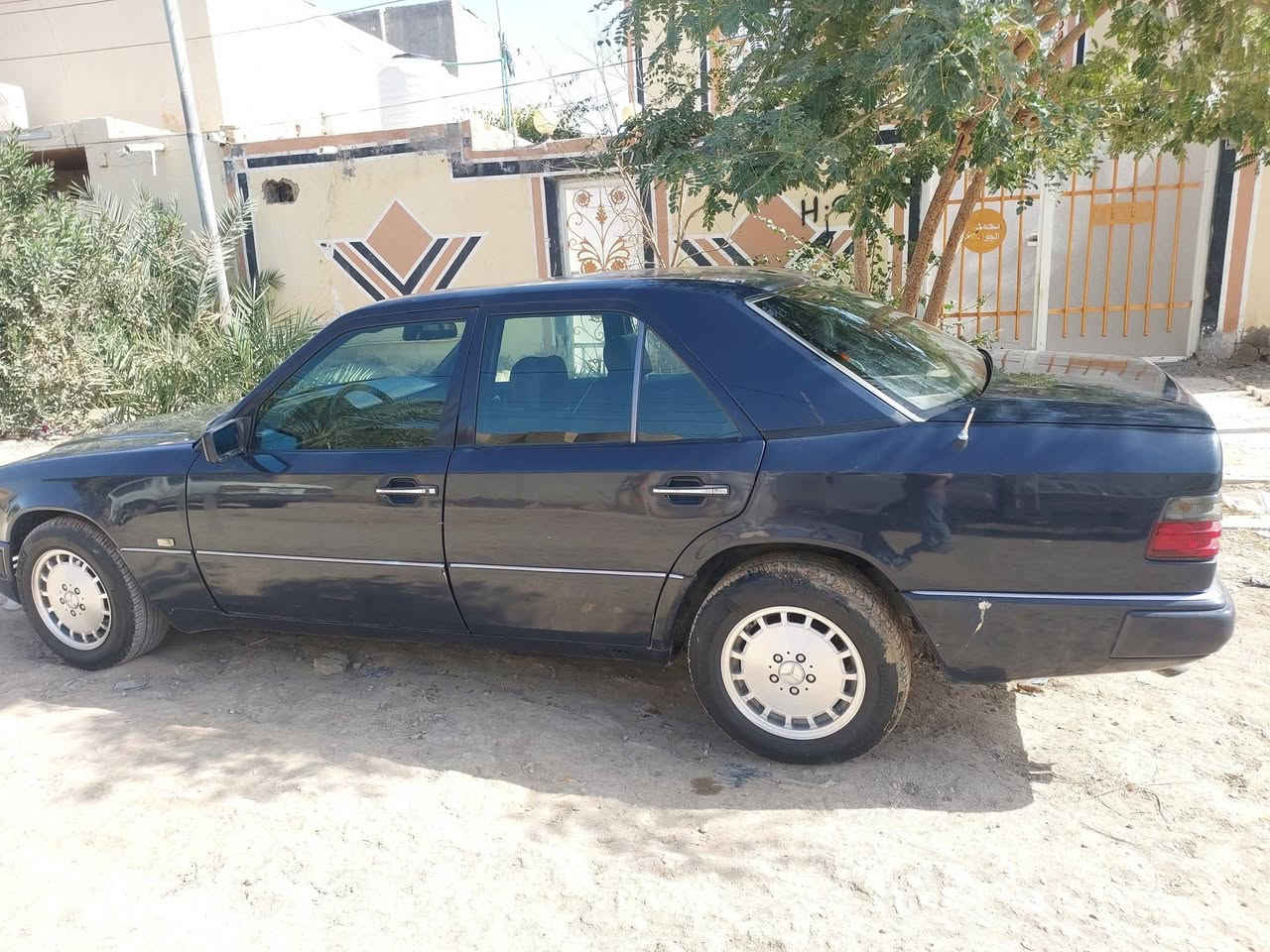 السلام عليكم
للبيع مارسيدس دب 1993 مكينة بلادي تبريد حدادية تخم تاير وباتري جديدة مكينة وكير جدد السيارة بدون خياس رقم بغداد صدامي على وضع الشركة السعر 70 الاتصال ***********
