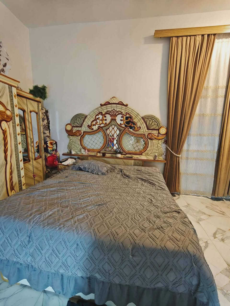 السلام عليكم 
عندي غرفة نون خشب مستعملة للبيع 
القطع: جرباية + ميز مراية + كونتور + زوايا 
الحالة: نضيفة واستعمال بيتي 
السعر: 360 ألف دينار وبيها مجال 

البيع للجادين فقط، دزلي خاص


**إذا كنت صاحب هذا الإعلان وتريد حذفه لأي سبب، رجاءا أرسل رسالة إلى الدعم الفني**
