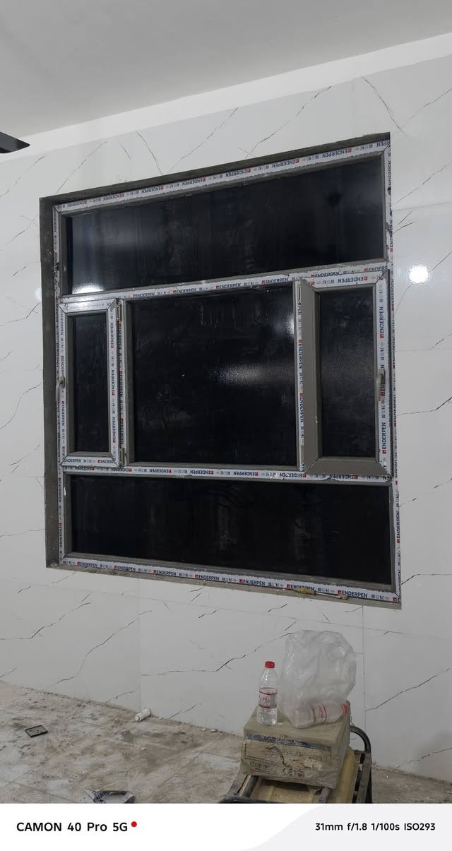 سيد حيدر للزجاج والمرايه يتوفر لدينه جميع انواع الزجاج والوجهات 10 ملم وعمل الالمنيوم وال ببسي  في النجف الاشرف وبانسب الاسعار الجمله الرقم الاول ***********
الرقم الثاني *********** «تم تنفيذ هاذه العمل بادارة سيد حسين وبايادي كوادره محترفه »
