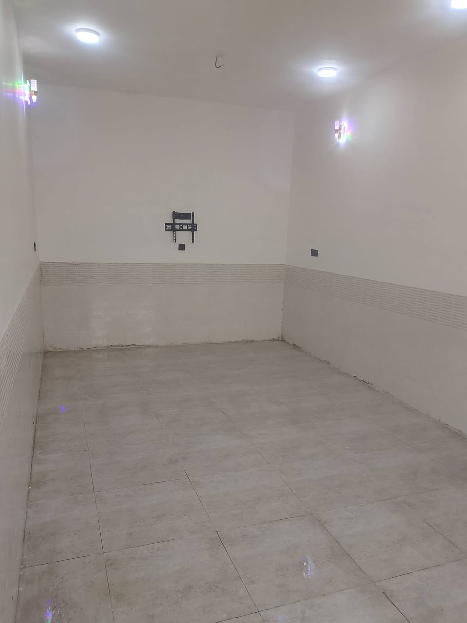 البيت للبيع طابو زراعي 300 متر سند 25 الديوانية طريق السنية حي الامين الثاني مقابل المدارس خدمات كامله بناء جديد صب كونكريت 3 غرف نوم استقبال مطبخ صاله صحيات داخل وخارج كراج حديقه سعر على الاتصال *********** / ***********
