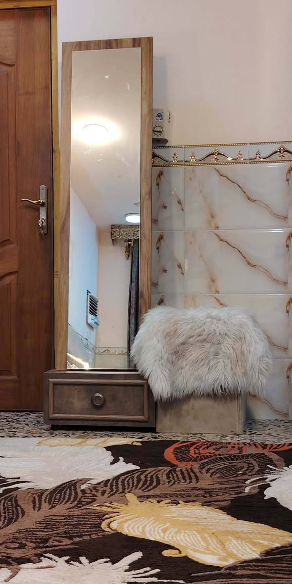 غرفة نوم تركيه ب ٦٠٠ قفل مستعمله نظيفه 9قطع    العنوان بغداد للاستفسار ع رقم***********
