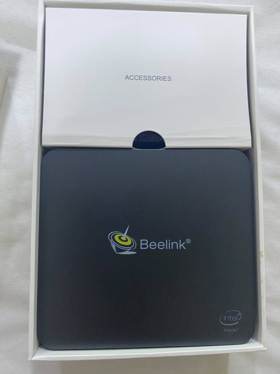 مني بيسي
Mini PC Beelink i3 –

🔹 الماركة: Beelink
🔹 المعالج: Intel Core i3-5005U Dual Core 2.0GHz
🔹 الرسوميات: Intel HD Graphics 5500
🔹 الرام: 8 GB
🔹 التخزين: SSD 256 GB
🔹 شبكة: Wi-Fi 802.11ac + LAN 1000Mbps
🔹 المنافذ:
• 2 × USB 3.0
• 2 × USB 2.0
• 1 × USB-C
• 2 × HDMI
• LAN + TF Card + Audio Jack
🔹 يدعم تركيب HDD/SATA إضافي
🔹 الحالة: جديد
🔹 الاستعمال: مثالي للمكاتب، تصفح، محاضرات، فيديو.. الخ

السعر 150 الف 

�


**إذا كنت صاحب هذا الإعلان وتريد حذفه لأي سبب، رجاءا أرسل رسالة إلى الدعم الفني**