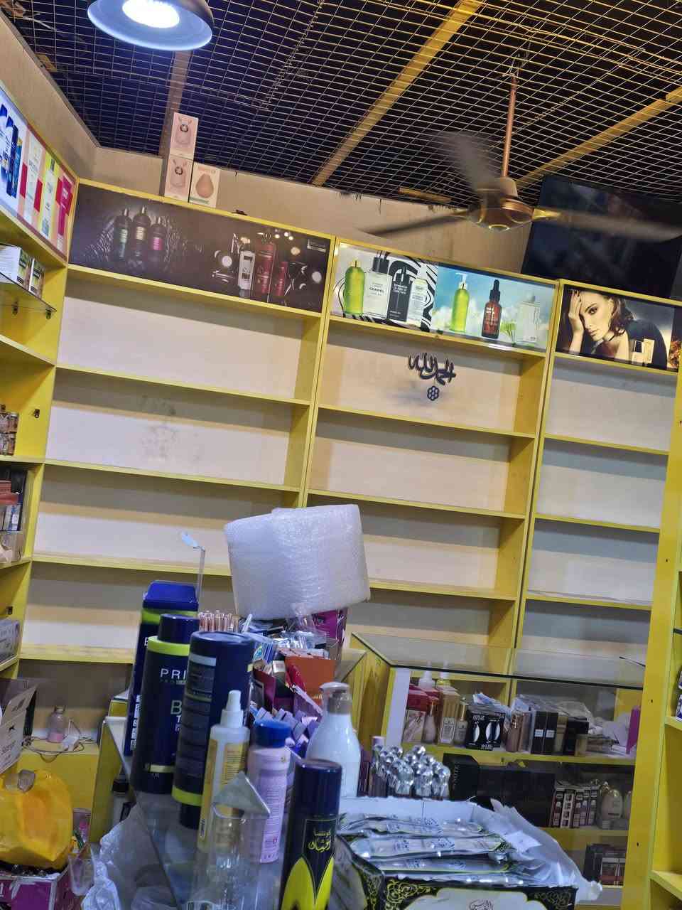 رف عدد ١٦ نضيف تفصال مو تجاري عرض متر الارتفاع مترين ونص عمق ٢٠...علان ومجر بي  سعر 80
مع فاترينات عدد ٧  سعر 85
عمق ٤٠..الارتفاع متر و ٢٠
عرض متر 
***********
