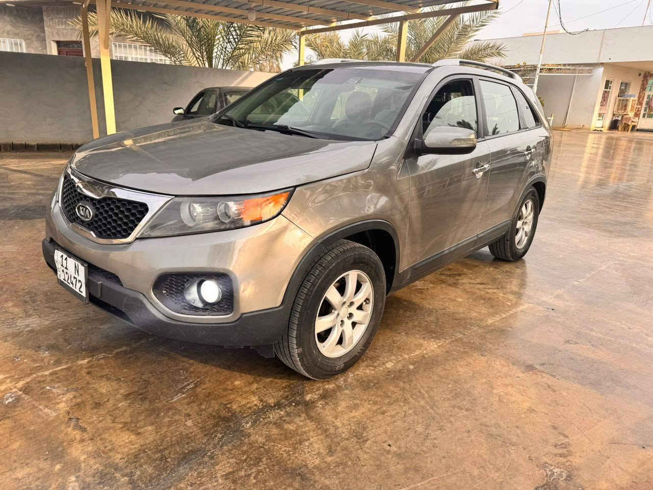 سورنتو 2013 امريكي محرك ٤سلندر دوش شديته قبل شهر جديد بالكارتون سياره مال بيت بيهه قطعتين بامريكا جاملغ ايمن وبنيد وبالعراق بيهه باب السايق والجاملغ الكدامه يعني اربع قطع بيهه بدون دواخل لاشاصي ولا غيره شرط السعر ١٣٠  سياره جاهزه *********** __*********** العنون الفلوجه الصقلاويه
