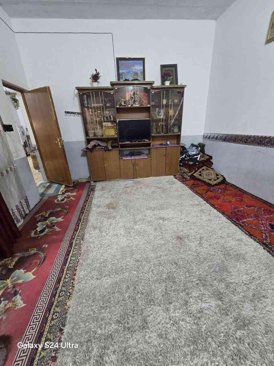 بيت لبيع بشارع المطار الجديدالمساحه ٢٠٠متر يحتوي على غرف٢وصاله ومطبخ وستقبال ومكشوفات٢ وطارمه السعر ٢٨ وبي مجال قليل الساس تجعيب السكف عكاده البناء بلوك للستفسار ***********مكتب بركات ام البنين قرب اسواق فدك مقابيل شارع السبيس
