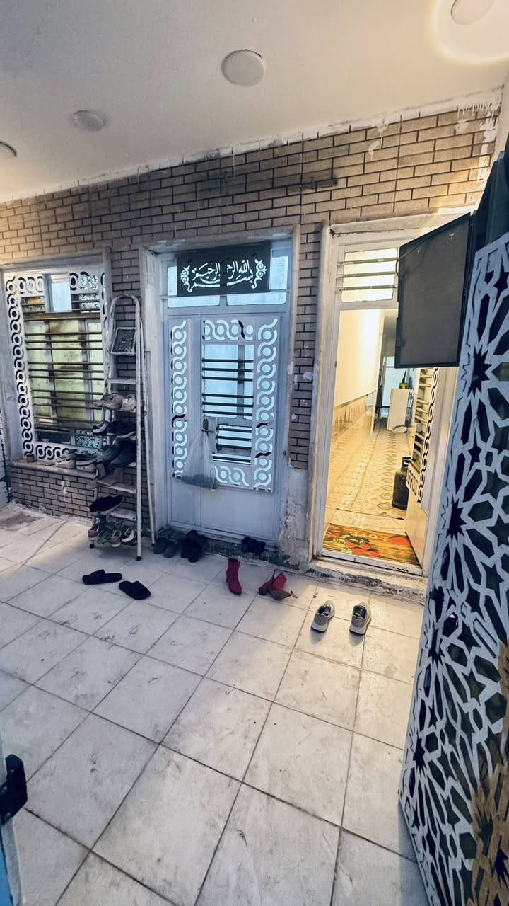 يوجد بيت مساحه 100 متر للبيع في منطقه كفائات السيديه بناء 2020
يحتوي على غرفه نوم + صاله + مطبخ + حمام 
الطابق 2 / غرفتين + حمام 

الاستفسار مع صاحب الدار / ***********
