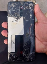 لبيع ريد ماجك 6 يشغل 120 فريم بس كامرة سلفي مضروبة بس تشتغل وجرارة سيم...