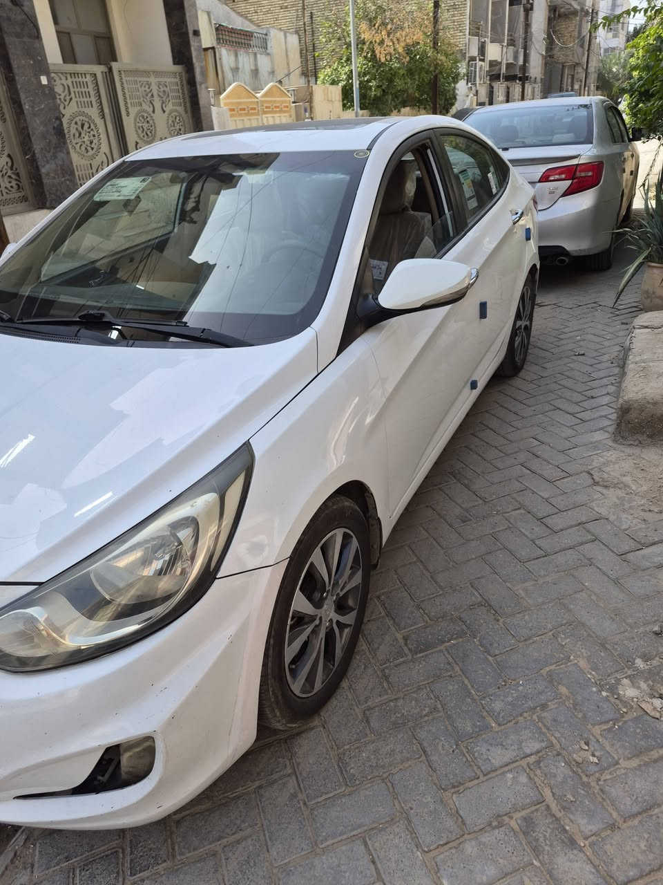 السلام عليكم 
اكسنت ٢٠١٥ خليجي ماشية ٩١ محرك ١٦٠٠ قطرتين فتحة سقف  تبريد تدفئة شغالة وممتازة كفالة من الصبغ و التبديل بيها مكانات بارد والسونار بالمنشور 
السعر ١٠٧ 
رقم الهاتف ***********
مكانها بغداد سبع ابكار او الاعظمية
