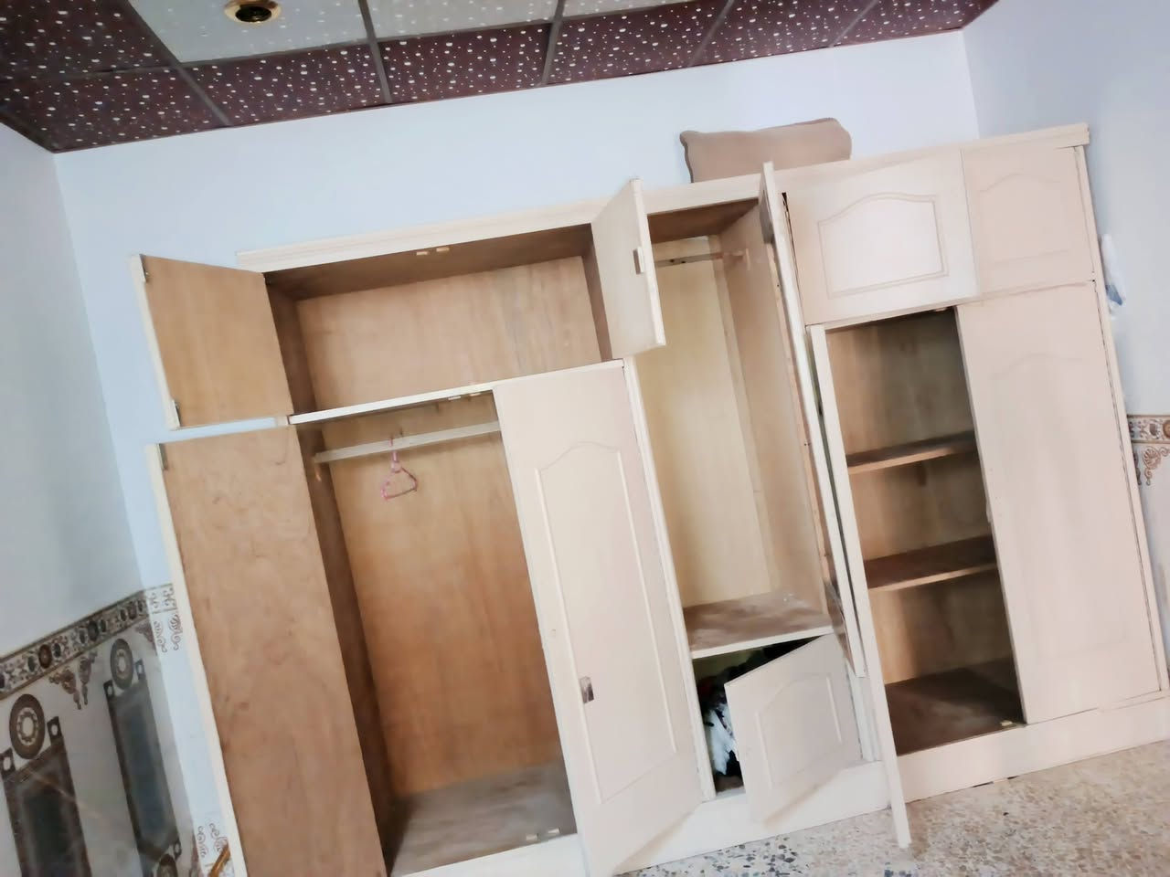كنتور للبيع ٥بيبان طابقين قوي موسوكي انتقلنا وفصخنا هاي تصوير اليوم صورنا وحلنا لان انتقلنا للبيع 100مع المجال مكانة حي النداء وللعلم مصبوغ اوف وايت @إشارة


**إذا كنت صاحب هذا الإعلان وتريد حذفه لأي سبب، رجاءا أرسل رسالة إلى الدعم الفني**