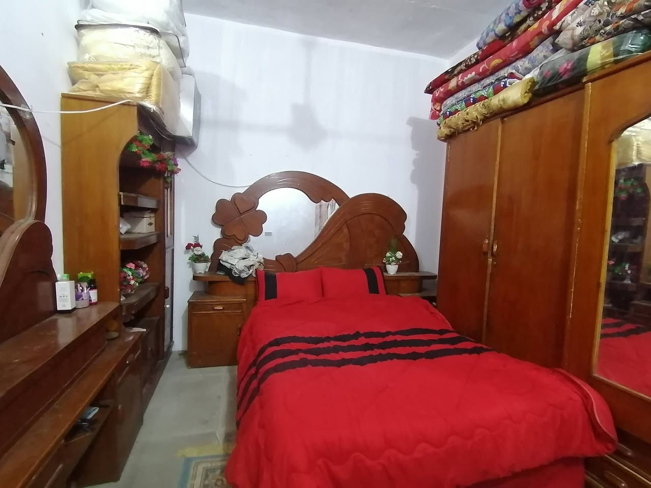 سلام عليكم عندي غرفه البيع سعر مناسب 400الف بيه مجال ***********
