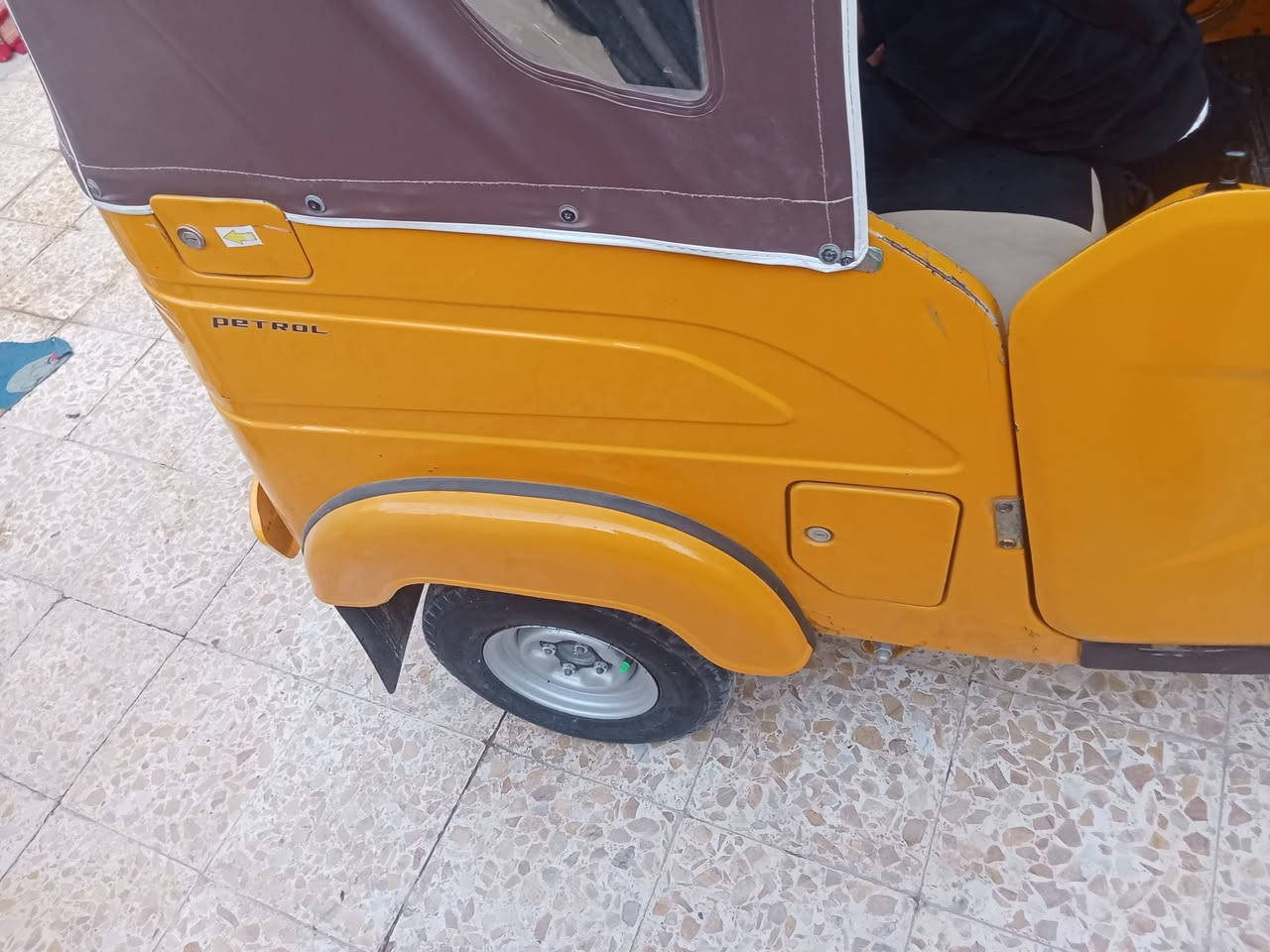 سلام عليكم تكتك 22 شهر 3بيهه
لغد وصفحه صبغ ولبقي كفاله مكنيك مكينه كله نضيف 
خير من الله رقم وسنويه مكاني بغداد البلديات 
السعر7800وبيهه مجال***********
