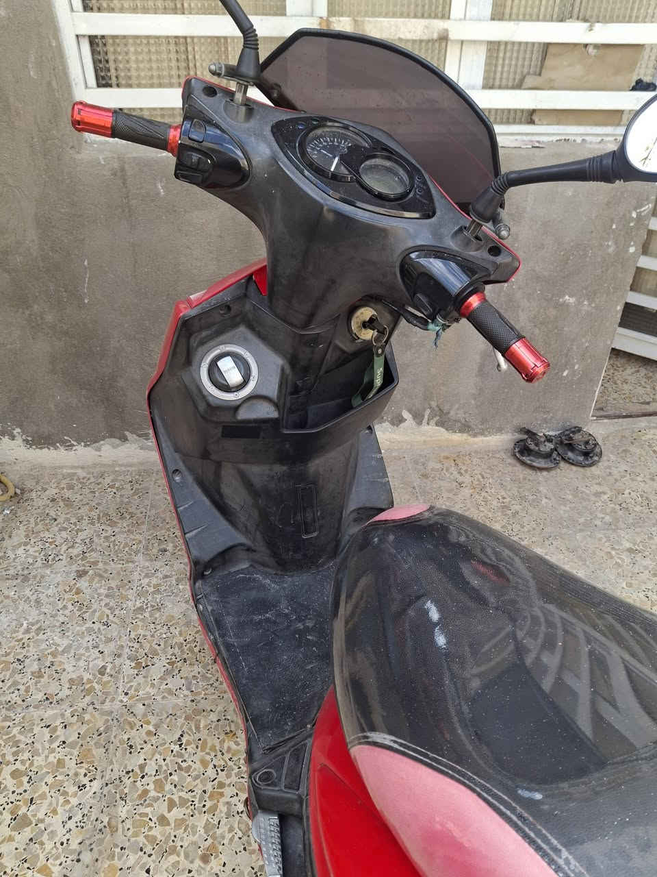 سلام عليكم عندي دراجه سكنس البيع مكفوله من كلشي رايدهه 900وبيه مجال ***********
