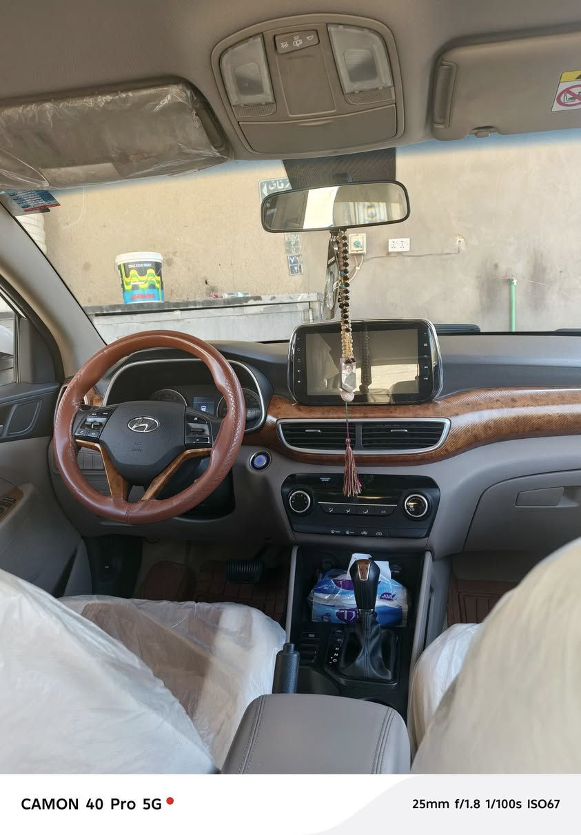 السلام عليكم توسان خليجي 2019 فول ما عده الفتحه ما بيهة أي ضرر مكفوله ما عده شخطين ولباقي كفاله كير ومحرك كفاله ماشيه 59 حقيقي تخم تاير جديد  الاستفسار على الرقم ***********
