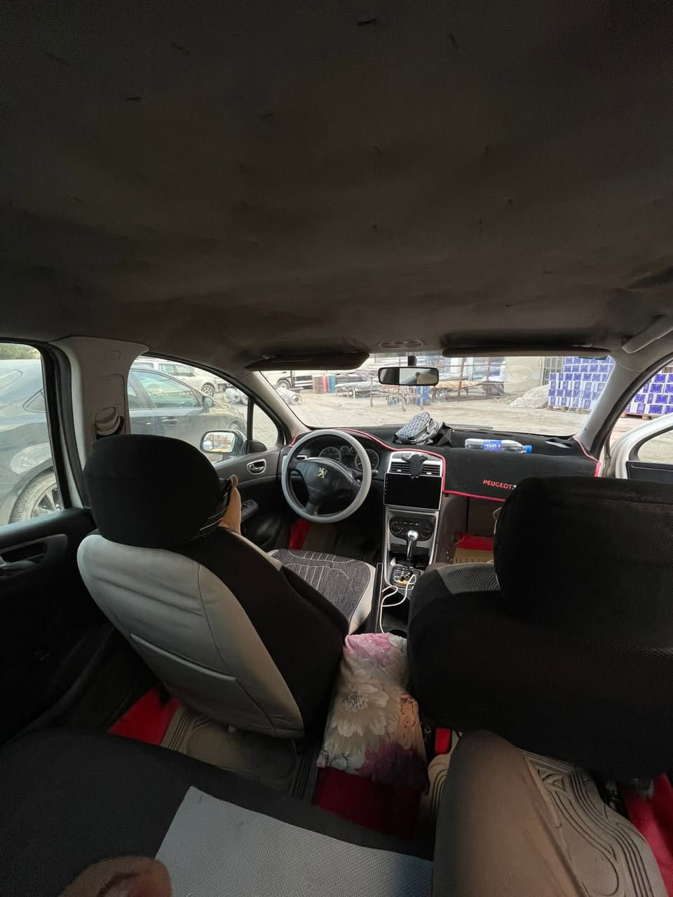 السلام عليكم بيجو 307
2005 مكينه جديده جادها ع ايدي تخم تايرات جديد سياره كعدتها حلوه مثل مشوفون. سعرها 48  وبيها مجال حك الجيه 
***********
