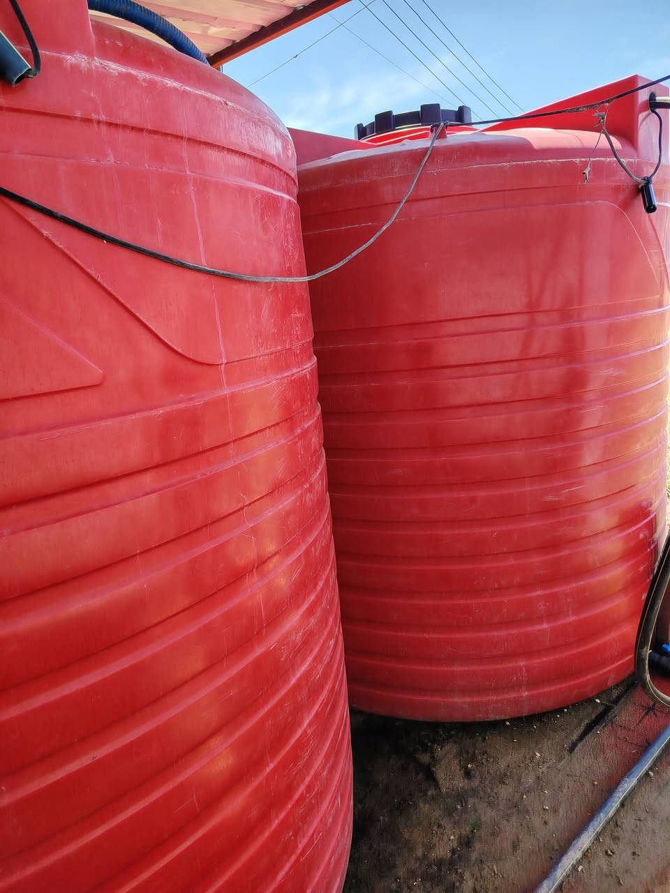 محطة ارو ١٠٠٠ لتر بالساعة جديدة ماطورات ايطالي وومبرنات فونترون الاصلي املاح كلش قليلة وتشتغل على ماي الشط او الاسالة مستخدمة ٥ اشهر فقط تنصيب جديد وياها تانكيات عدد ٢ الريان سعة ٥٠٠٠ الاف التانكي ٣٠ ورقة 
المكان ذي قار قضاء البطحاء ***********
