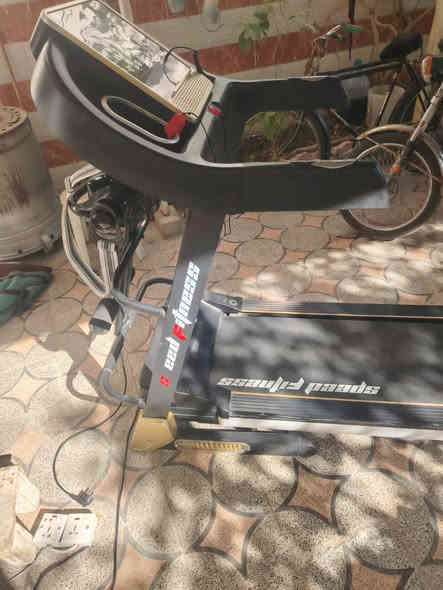 جهاز جري مستعمل قليل بحاله جيده فقط يطلع بيه كود ماعرفه ويتوقف السعر 100 الف وبيه مجال *********** العنوان ميسان حي الخضراء
