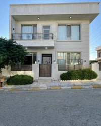 السليمانية دوار الجامعة • ١٠٠م • دورين ٣غرف