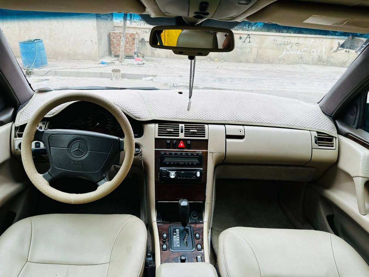 ***********
السلام عليكم ورحمه الله وبركاته اخواني مارسيدس ام عيون موديل 1996 بسمي تحويل مباشر  رقم جديد مكينه كير حداديه كله جديد والبدي على الفحص 
السعر 85وبيها مجال حك الجيه العنوان ميسان
