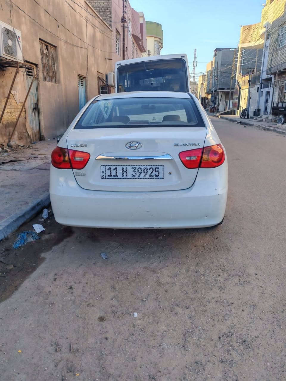 سلام عليكم النترا للبيع موديل ٢٠١٠ خليجي سياره بدون صبغ مكينه كير مكفولات حداديه تخم تايرات تبريد ثلج مكاني بغداد شارع حيفا *********** السعر 100 بيها مجال بيه باب الخلفي بارد بيه كم رصعات بل قمار خفيفات كلشي مانبينات
