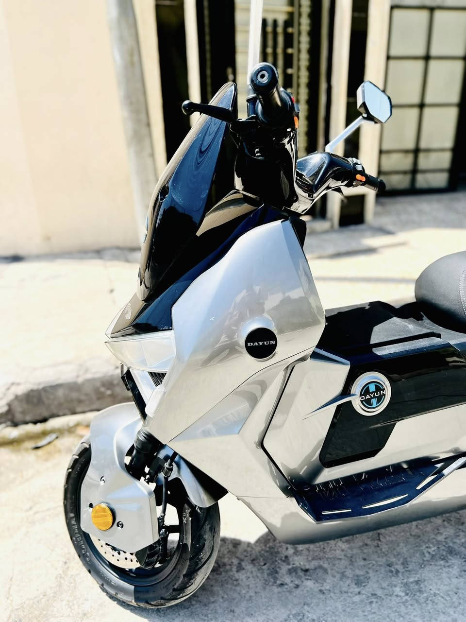 دراجة شحن دايوان سيزر  إصدار ليو وحش
بطارية ليثيوم 30 أمبير 72 فولت 

ملف 2000

سرعة 100 حقيقي

نظام بك R

لايت زينون + تحكم بل الألوان 

بصمتين وسويچين مع كارت تشغيل

نظام تثبيت السرعة + مانع انزلاق 

السعر مليون وربع مو شراي لا تراسل 

***********
