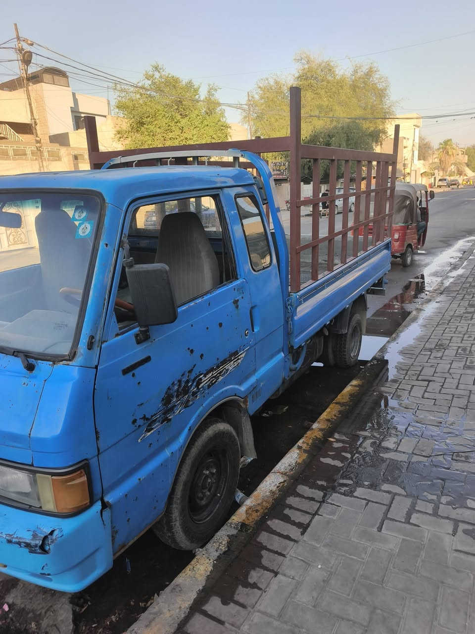 السلام عليكم كيا بنكو حمل رقم انكليزي تحويل ثانيوم موديل 1995سياره كير محرك اكسل كله مكفول قماره بلادي مشدود عليهه بدي عموشه السعر 50وبيهه مجال حك الجيه ***********
