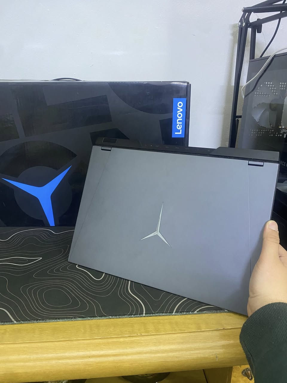 سلام عليكم، لابتوب گيمينگ Lenovo Legion 5 Pro للبيع ، اللابتوب مستخدم استخدام عملي فقط وجداً نظيف مثل ما موضح بالصور ، مواصفات اللابتوب

المعالج 11th Generation Intel Core i7-11800H

رامات 32GB
1x 16GB DDR4 3200
1x 16GB DDR4-3200

المساحة واحد تيرا

كارت الشاشة من نفيديا GeForce RTX 3060 6GB

شاشة حجم 16 انچ جودتها 2K وتنطي 165 فريم

اربع منافذ USB مع منفذ HDMI ومنفذ TYPE-C 

كاميرا بجودة 720P 

الوان LED متغير بالكيبورد

بطارية شحن بقوة 230 واط

الحاسبة تحت الضمان من الموقع الرسمي الى يوم 2027/7/14

الحاسبة جداً نظيفة واستخدامها جان فقط عملي ببرنامج الـWord واستعمال جداً قليل ، تكدر تفحصها قبل لا تاخذها وتتأكد ، الحاسبة كامل ملحقات وي الكارتونة والجنطة والشاحنة
السعر المطلوب بيها : مليون و700 الف دينار
التواصل عبر الصفحة وشكراً


**إذا كنت صاحب هذا الإعلان وتريد حذفه لأي سبب، رجاءا أرسل رسالة إلى الدعم الفني**