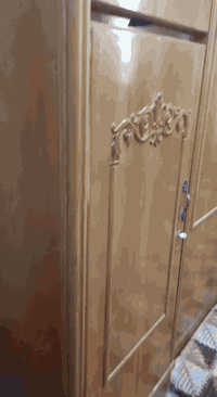 السلام عليكم غرفه البيع  السعر مليون 400 بيها مجال بصيط رقم الهاتف ***********
