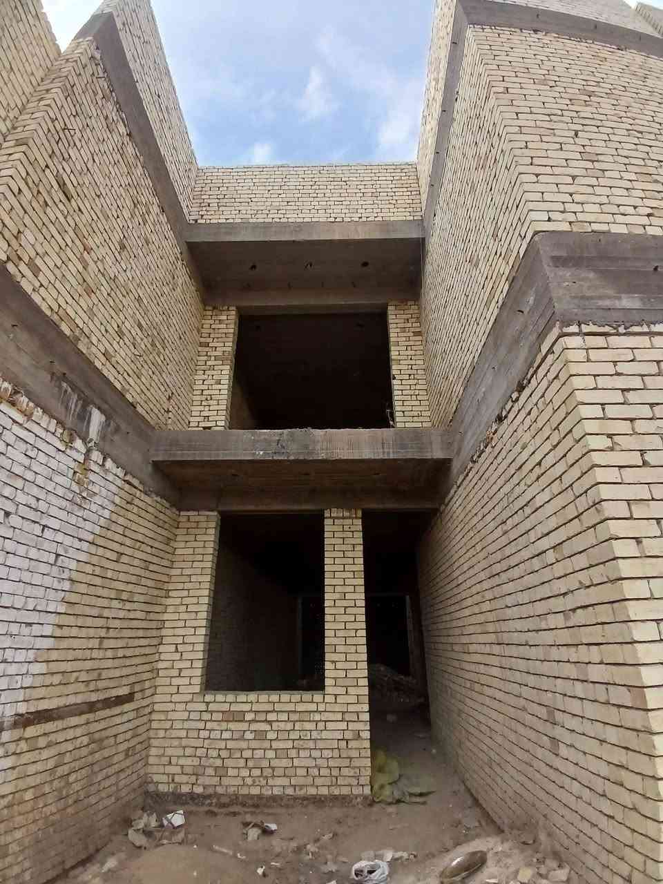 هيكـــــــــل للبيـــــــــــــع.... 
طابــــــــو مــــــلك صـــــــرف.... 
ــــــــــــــــــــــــــــــــ
حي الظباط الثانيــــــــــه قرب مجمــــــــــع القضاة..... 
بمســـــــــاحه // 250م طابقيــــــــن  ركـــــــــن... 
ـــــــــــــــــــــــــــــــــــــــ
أربعة غرف نـــــــــــوم 
صالــــــه هـــــــول مطبـــــــــــخ حار بارد 
صحيات خارجية وداخليه كــــــــــراج حديقــــــــــه ومناور.... 
ـــــــــــــــــــــــــــــــــــــــــــــــــــ
***********
***********
