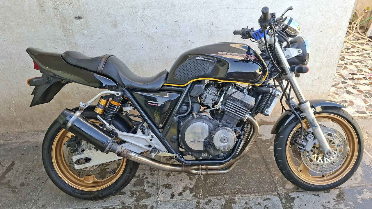 سلام عليكم/سيبي فور 400جيل اول 16ولف كفاله مكينه وكير ومابيه كل نقص صالنصه رياضي ستيرن رياضي  لايت زنون اوراق كامله السعر 13ونص وبيه مجال مكاني بغداد والشراي يتصل ***********
