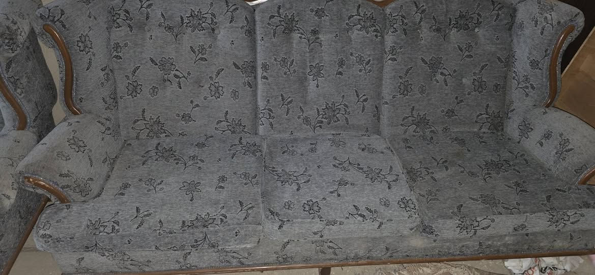 السلام عليكم
تخم ٧ مقاعد يرادله بس غسل 
نظافه ٦٠ % 
السعر ١٢٥ الف وبي مجال 
***********
