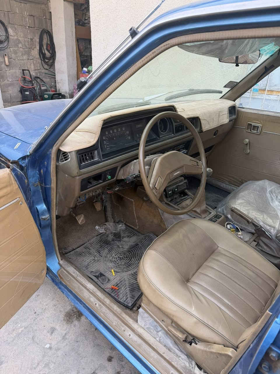 السلام وعليكم كرونه 80للبيع
مصبوغه عام مكفوله من الضربه كير مكينه كفاله غرفتها بلاد كهربائيات  على البلاد السياره على البلاد فقط صبغ السعر 45بيه مجال الرقم ***********
