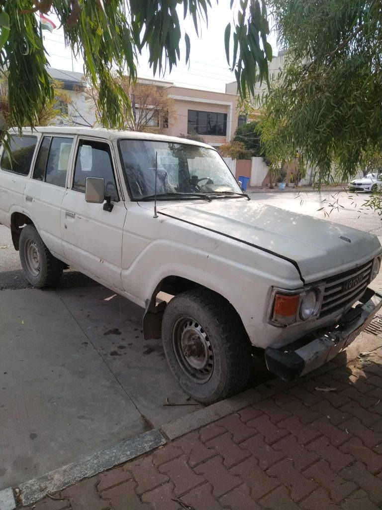 لاندکرۆزەر مۆدێل 1981مەکینە 2f 4 گێڕی تابۆگە 
گێڕ و مەکینە و ئەکسلی بەشەرت 
گێڕ و کلاج و عەینەی تازە گۆڕاوە 
ئاڕمی پلاستیکی سلێمانیە 
نرخی 24 گەڵا و معامەلە ئەیگۆڕمەوە بە سەیارەیکە لەسەر دڵ گرتن 
*********** السليمانية, العراق
