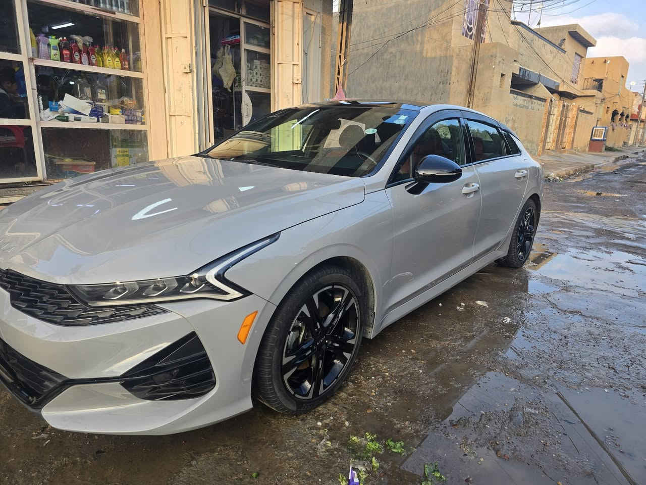 سلام عليكم
كيا K5 GT-Line 2023.
رقم أربيل، باسمي، سنوية وفحص جديد.
اللون: سمنتي.
المحرك: 1.6 تيربو.
المسافة المقطوعة: 45 كم.
المواصفات:
- سقف بانورامي.
- تشغيل عن بعد.
- رادارات أمامية وخلفية وجانبية.
- نظام النقطة العمياء.
- قيادة ذاتية.
- دخول ذكي.
- مثبت سرعة تكيفي (كروز كنترول).
- شاشة عرض كبيرة.
- شحن لاسلكي.
- فرامل يد كهربائية.
- بصمة تشغيل.
- إشارات انعطاف على المرايا الجانبية.
- كاميرا محيطية.
- نظام Auto Hold.
- ترحيب عند فتح الأبواب (إضاءة ترحيبية).
- مقاعد كهربائية.
- داخلية حمراء.
موقع السيارة: صلاح الدين، بلد.
التواصل:***********
السعر 218$
