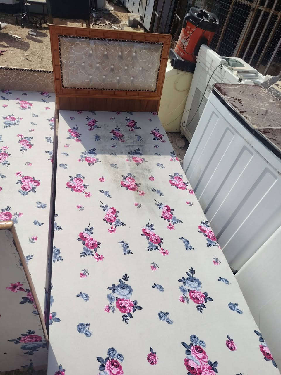 تخت نفر واحد عراقي 
عنوان الشارع سنجار مقابيل تربيه تلعفر مجمع الهابش 
***********
